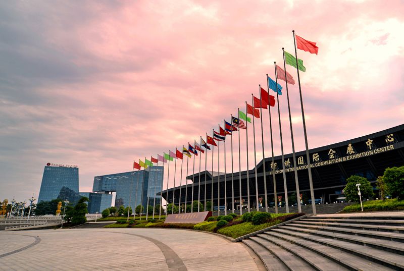 1530796718399593.jpg 羅秋寧《會展中心晨光》13768326100.jpg